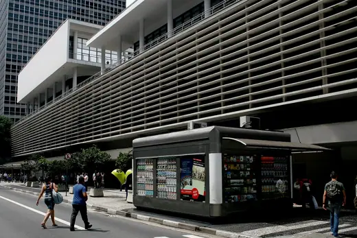 Photo 2: Exterior · Avenida Paulista, 2073, Cerqueira César