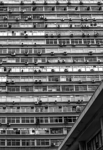 Photo 4: Exterior · Conjunto Nacional em preto e branco