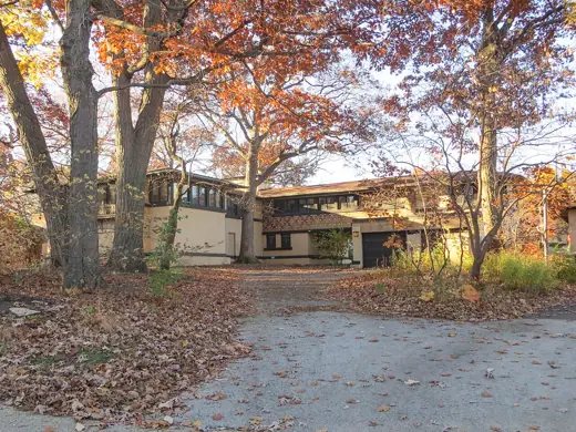 Photo 3: Exterior