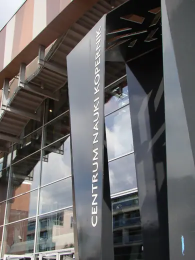 Photo 4: Exterior