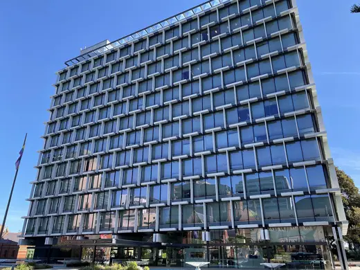 Photo 2: Exterior