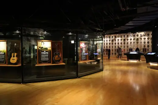 Photo 3: Interior