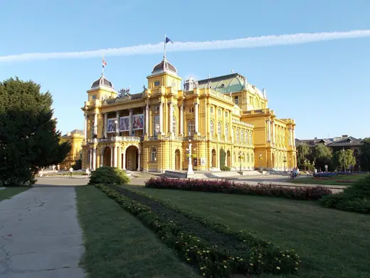 Photo 3: Exterior · Chorvatské Národní Divadlo