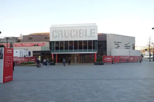 Photo 2: Exterior