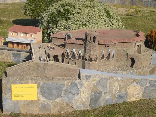 Photo 7: Model · Scale model at the "Catalunya en Miniatura" miniature park : Crypt of the Colònia Güell