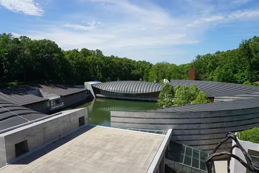 Photo 4: Exterior · The exterior of the Crystal Bridges Museum of American Art in Bentonville , Arkansas ( United States )