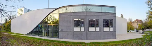 Photo 1: Exterior