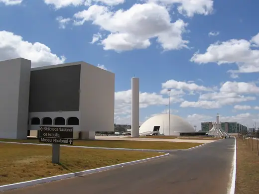 Photo 1: Exterior