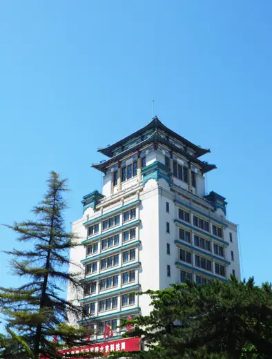 Photo 3: Exterior