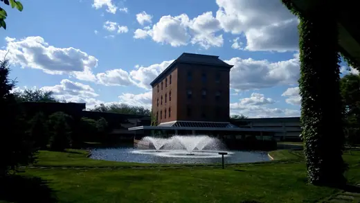 Photo 2: Exterior · Cummins headquarters