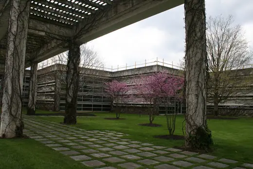 Photo 3: Exterior