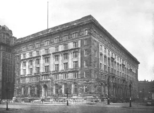 Photo 2: Exterior