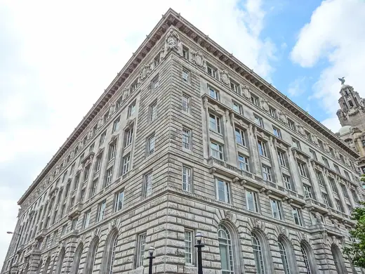 Photo 3: Exterior