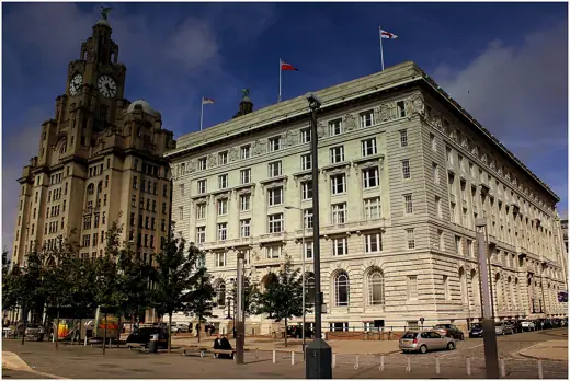 Photo 4: Exterior