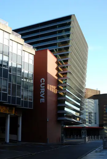 Photo 4: Exterior
