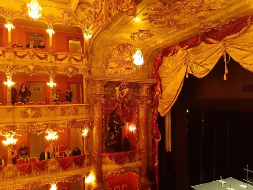 Photo 6: Interior