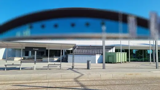 Photo 3: Context