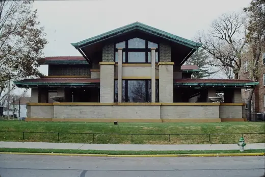 Photo 3: Exterior