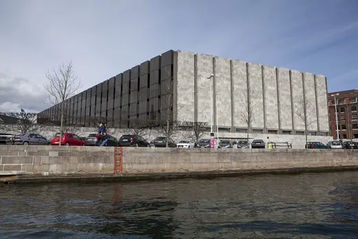 Photo 2: Exterior