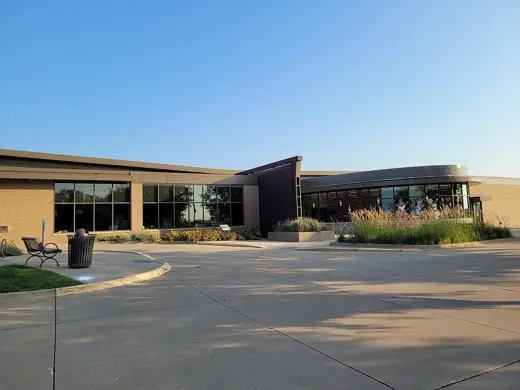Photo 2: Exterior · Davenport Public Library , Eastern Avenue Branch, en:Davenport, IowaDavenport, Iowa 