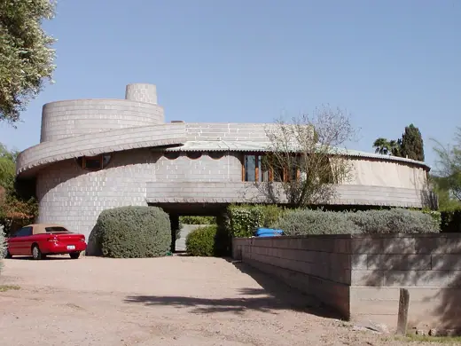 Photo 1: Exterior