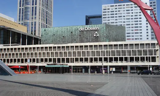 Photo 1: Exterior