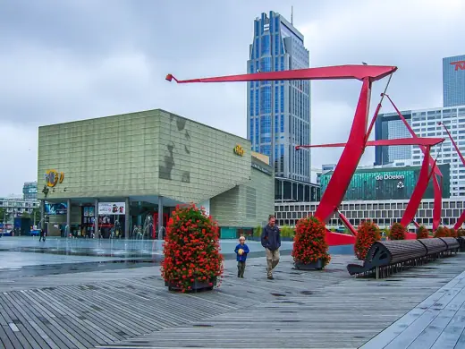 Photo 3: Exterior