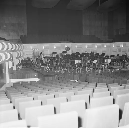 Photo 5: Interior