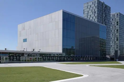 Photo 2: Exterior · Theater en Expositiecentrum Kunstlinie in Almere, Archictenbureau SANAA