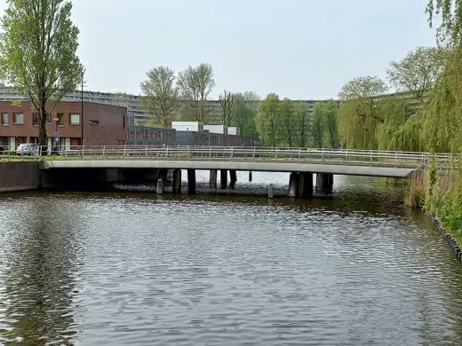 Photo 3: Exterior · Brug 1135 in de 's-Gravendijkdreef, Amsterdam-ZO; achtergrond flat Kleiburg