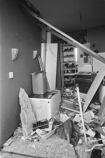 Photo 5: Interior
