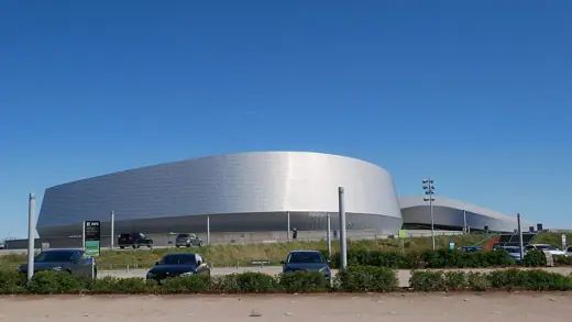 Photo 3: Exterior · The east face of Den Blå Planet, Kastrup