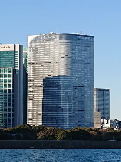 Photo 2: Exterior