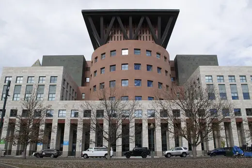 Photo 2: Exterior