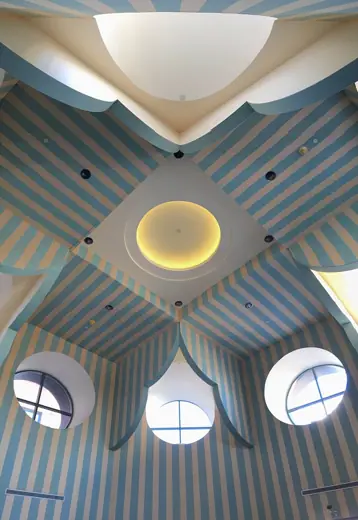 Photo 5: Interior