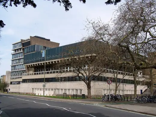 Photo 3: Exterior