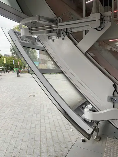 Photo 6: Detail · Main entrance door to Depot Bowman's Van Beuningen, Rotterdam, Netherlands