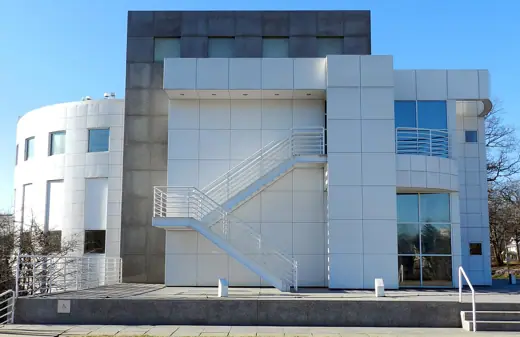 Photo 4: Exterior · Des Moines Art Center in Des Moines, Iowa