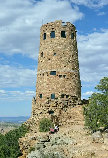 Photo 4: Exterior