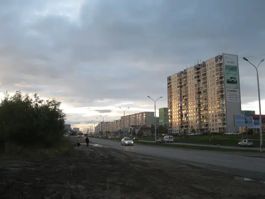 Photo 3: Exterior