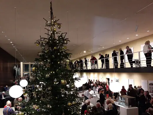 Photo 6: Interior · Foyer of Deutsche Oper Berlin with Christmas tree, intermission of Anna Bolena