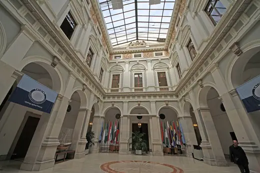 Photo 2: Exterior