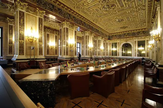 Photo 4: Exterior