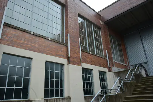 Photo 2: Exterior