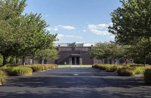 Photo 3: Exterior