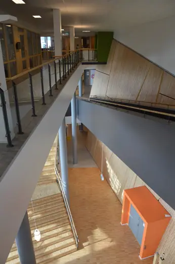 Photo 5: Interior