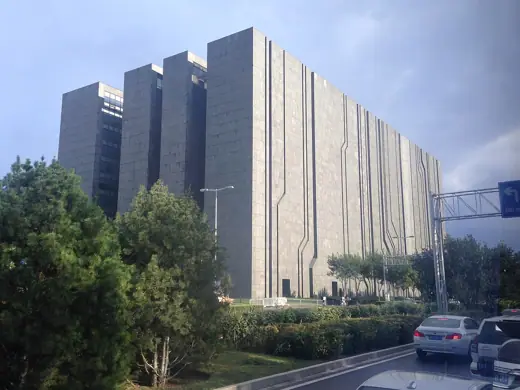 Photo 1: Exterior