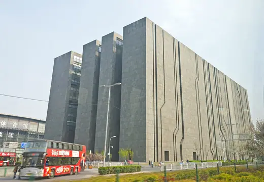 Photo 2: Exterior