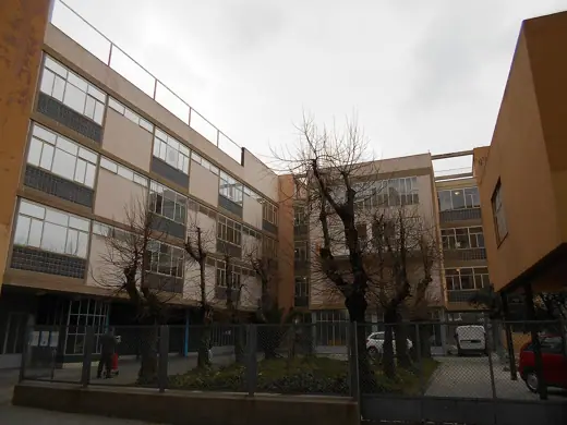 Photo 4: Exterior