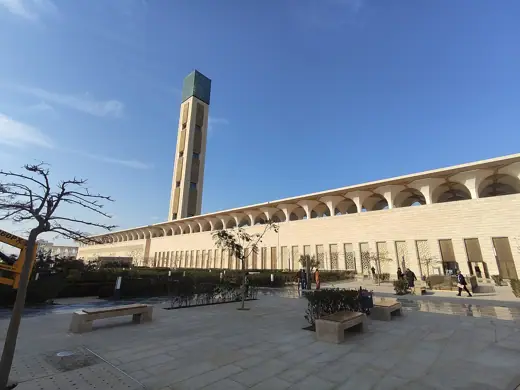 Photo 3: Exterior